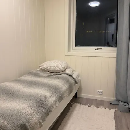 Apartamento Til Leie For 3-5 Personer Naer Bussforbindelsen