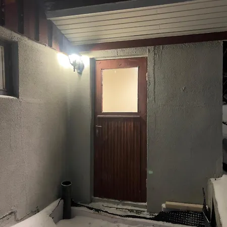 Apartment Til Leie For 3-5 Personer Naer Bussforbindelsen