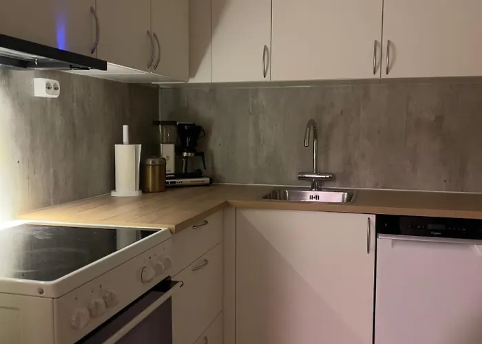 Til Leie For 3-5 Personer Naer Bussforbindelsen Apartamento